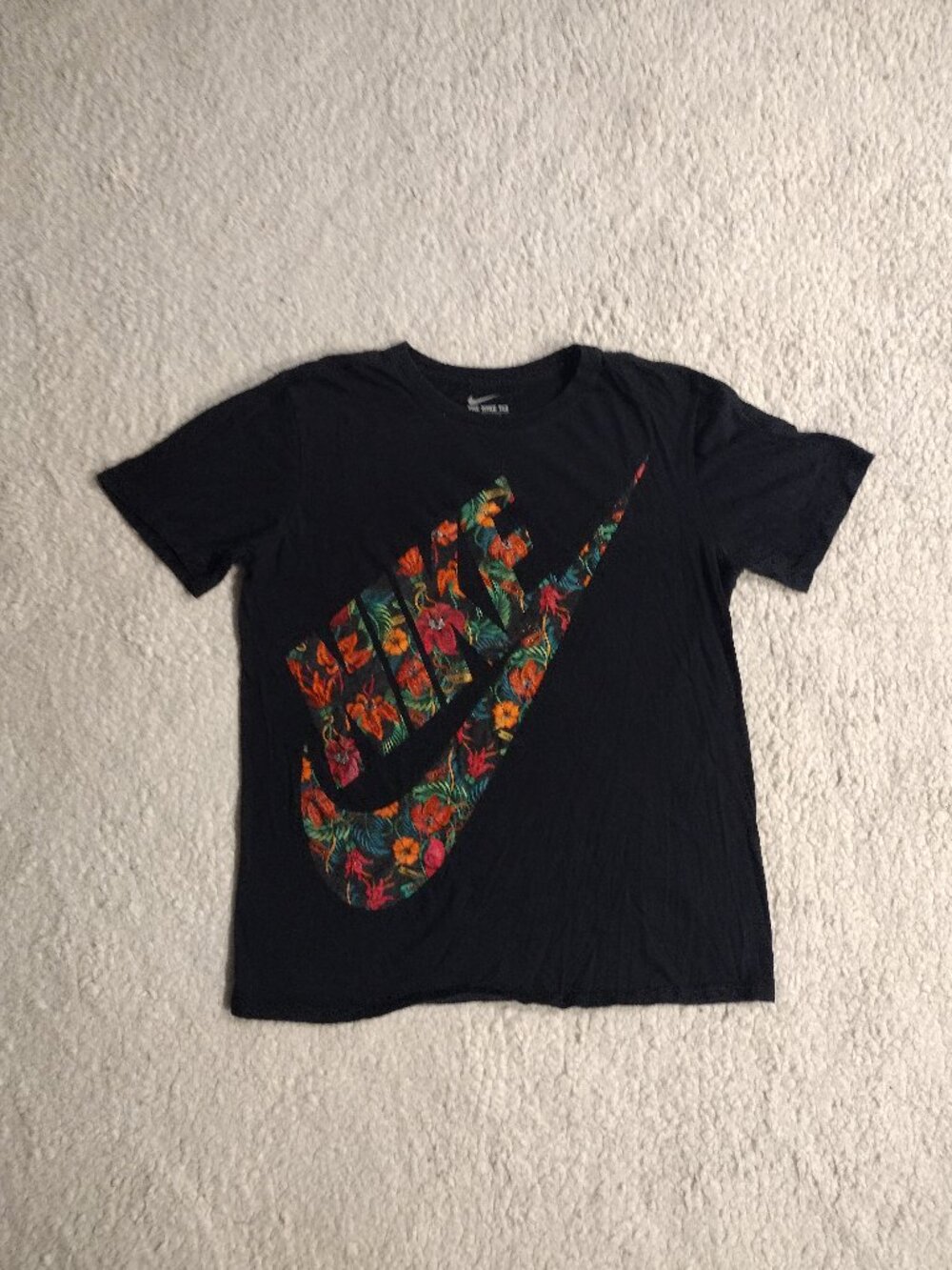 Nike Size Medium Floral Flower Print Graphic T Shirt Short Sleeve